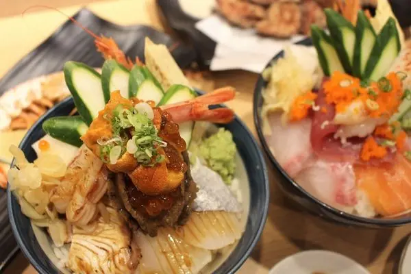 【樹林｜元月食堂】海鮮生魚片蓋飯/唐揚雞/海膽手卷，好食值得回訪，樹林必吃日本料理(內附完整菜單)