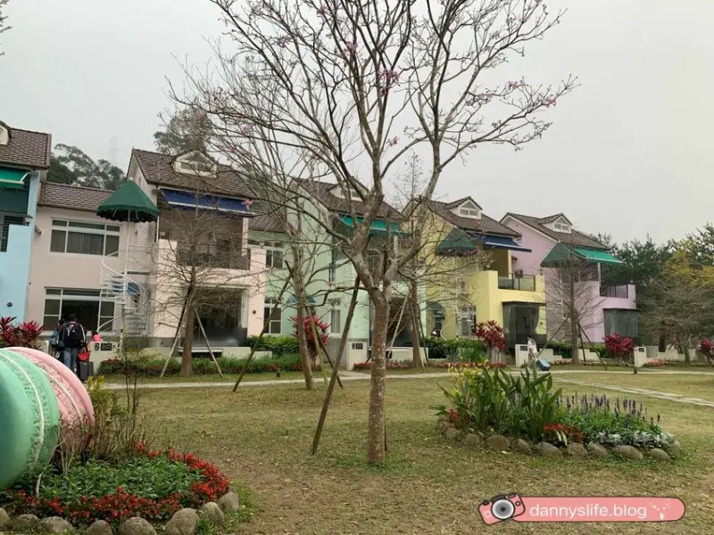 落羽松、櫻花、螢火蟲、繡球花到楓葉，一年四季都有不同自然風景的溫泉度假村。苗栗南庄住宿推薦。丹尼的吃喝玩樂～