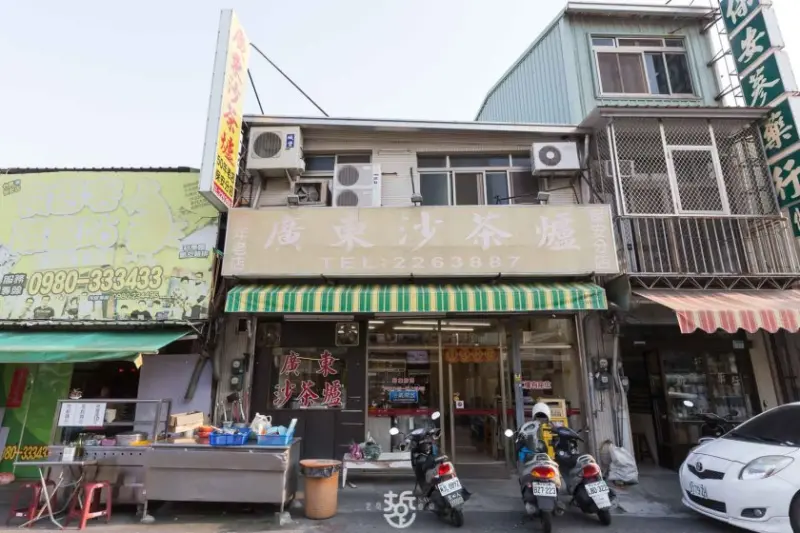 一鍋飄香數十載，保安路上的廣東沙茶爐讓人一吃成主顧，料鮮，味美，湯甘甜 - 老莫 Say台南