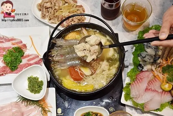 桃園也有無油煙的健康石頭火鍋，牽絲起司蛋餃超誘人啊！！還可以再享八折優惠