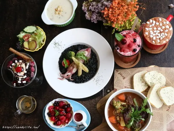 台中美食│午街貳拾〃精誠商圈，網美必訪早午餐店，還有超吸睛墨魚燉飯，一整尾新鮮入料就是狂～        
      