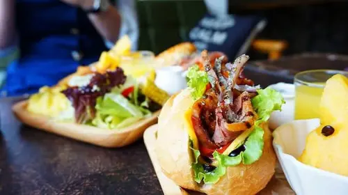 [台中美食] 午街貳拾 Café Bistro-精誠商圈巷弄平日不限時Cafe / 台中西區早午餐