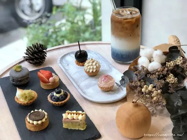 台中美食│KAKA Pâtisserie・法式甜點・外燴〃隱身在弄裡的可愛法式甜點，mini小塔可愛又好吃~              