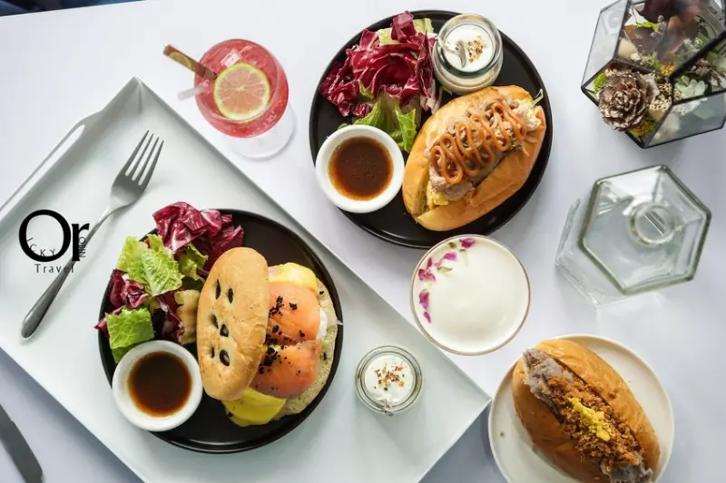 士林早餐｜早上是人氣平價早午餐、中午過後是有名的飽滿蓬鬆舒芙蕾、法式甜點下午茶店_黑 犬 Black Doggy - 歐奇羅賓的攝影漫步