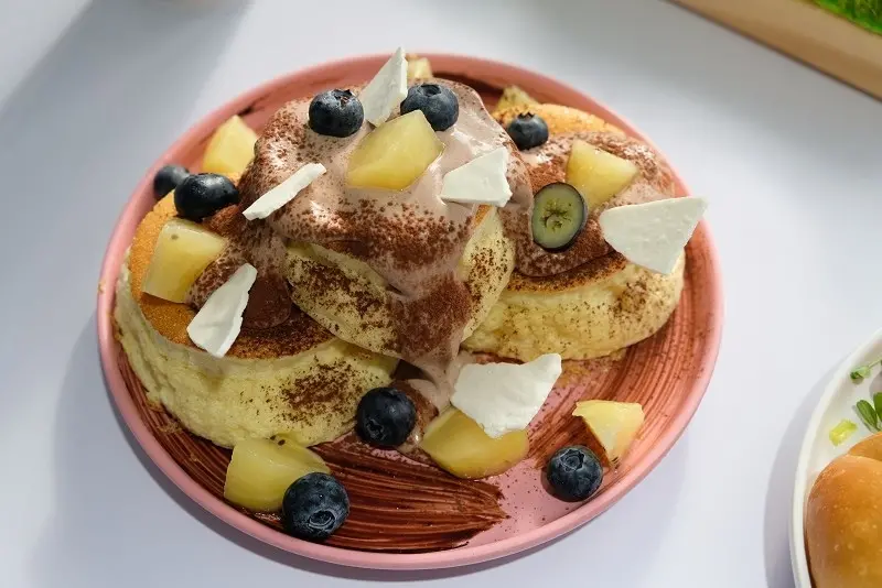 【台北｜士林站】黑犬 Black Doggy＿ㄉㄨㄞ ㄉㄨㄞ的舒芙蕾＿美輪美奐的摩天輪樂園＿走進漫畫喝咖啡