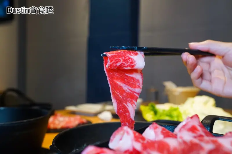 秀花鍋__猖狂的阿嬤！平價精品鍋物│東石鮮蚵 ‧ 軟絲 / 海鮮直送 / 日本澳洲和牛全餐 / 完整菜單『桃園 ‧ 中壢車站』