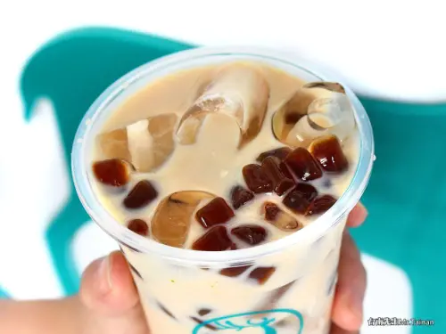 台南茶飲店推薦／嚴選無茶精無香料南投特色茶／當天現煮不賣隔夜茶／柳營牧場每日配送鮮奶／隱藏版紅玉拿鐵／日本森半無糖純抹茶粉／全店使用台糖砂糖及冰糖