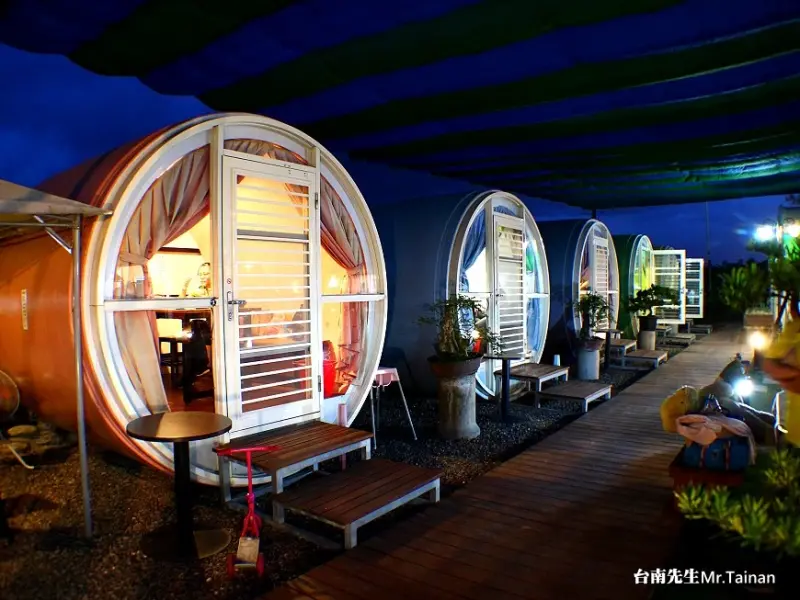 水管屋造型包廂／限量5間沒預約坐不到／親子同樂家庭聚餐首選／綠意盎然庭園空間／可愛小兔子餵食秀／嚴選食材自熬高湯／自家種植高麗菜／週末假日必客滿