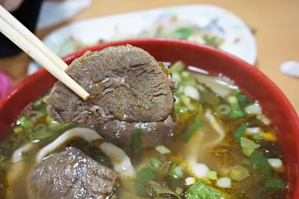 【仁聚牛肉麵】牛肉香且湯頭順口