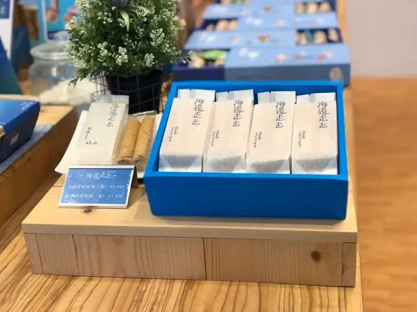 【台北。伴手禮】海邊走走。滿滿的花生醬蛋捲，扎實的口感，讓人一口接一口
