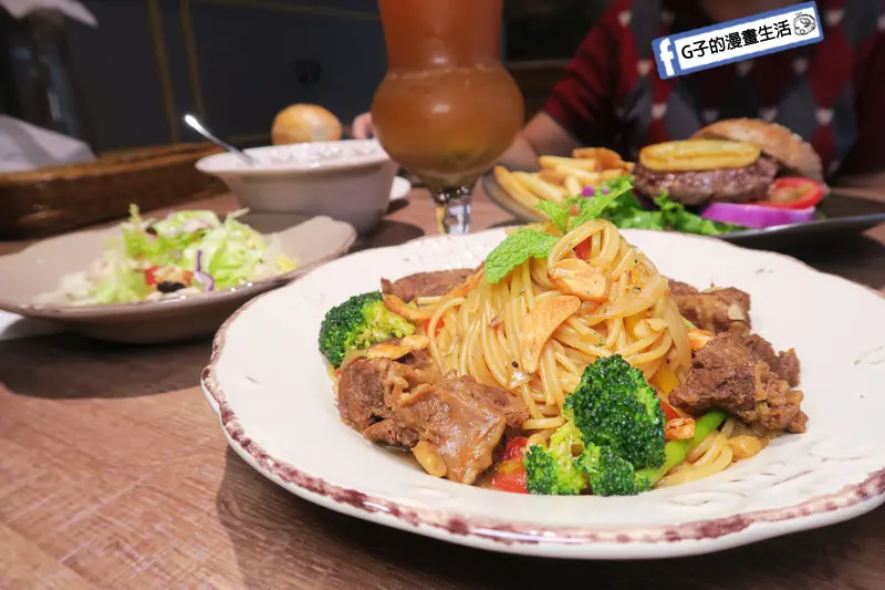  貓子曬太陽-永和早午餐寵物友善餐廳,永和巷弄美食,免收服務費,紅燒牛肉義大利麵大推