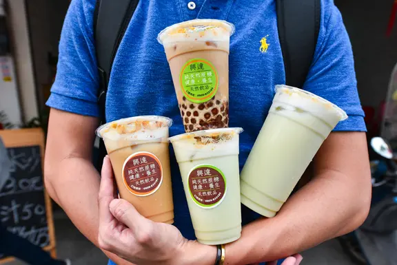 興達純蔗糖：南投竹山美食-甘蔗汁、黑糖鮮奶、招牌冰沙，純天然、無添加的純手工蔗糖飲品專賣店！