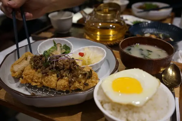 永心鳳茶 - 奢華歐風茶館，精緻中式餐點，必點千層蛋糕，台北信義美食推薦