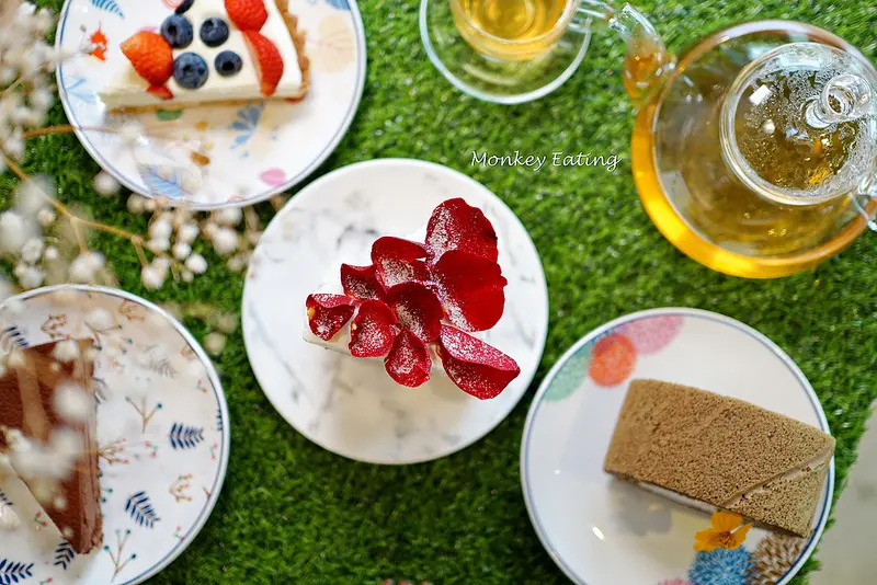 【台中豐原】『Alpha Bakery阿法甜點工作室』。人氣法鬥超萌│療癒系乾燥花│甜點。下午茶│寵物友善餐廳