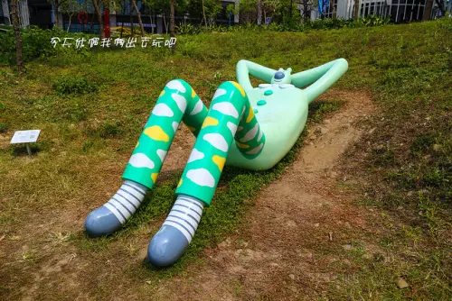 來東湖公園拍照吧。跟著熊超人午睡閱讀。再進入鳥人國度天馬行空