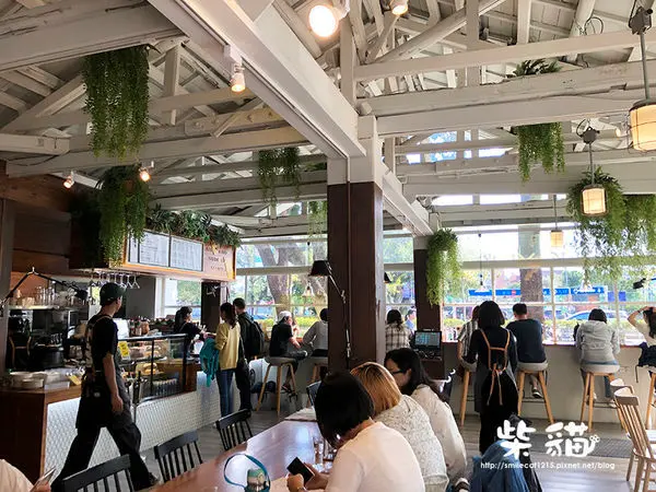 【台北】陽光灑落的午後，鬧區中的玻璃餐廳 :::柴貓IN【光一肆號】(內含菜單)