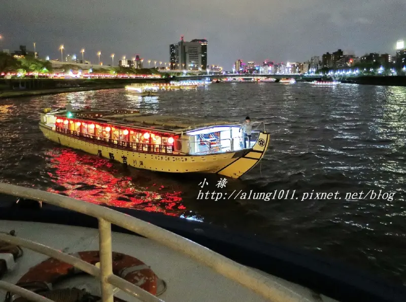 夜櫻船。隅田川。振袖舞孃..              