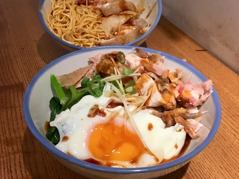 【台北｜頂溪站】竹林雞肉＿肉質軟嫩雞皮Q彈，配上雞油飯簡直銷魂＿辣拌麵意外討喜