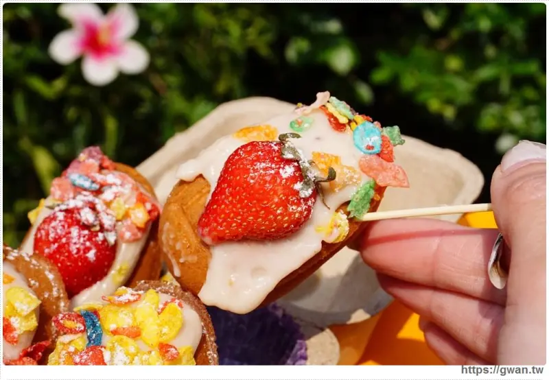 假日才能買到的草莓奶霜雞蛋糕 