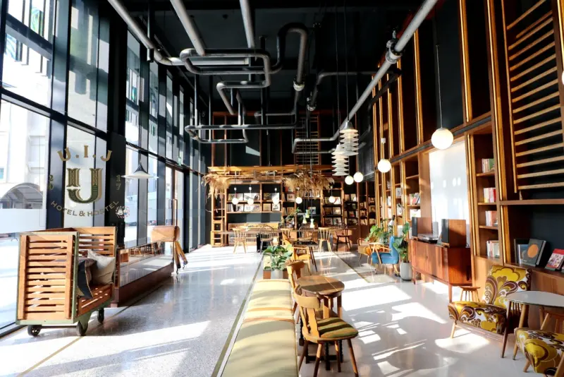 【台南中西區住宿】❤U.I.J Hotel & Hostel 友愛街旅館❤台南中西區住宿推薦.文青風創意設計旅店.結合青年旅舍的跨界混合旅館