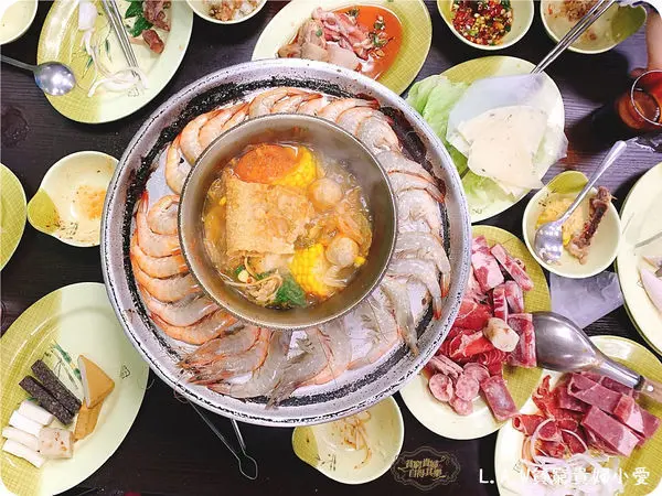 [桃園美食]呷霸299火烤二吃吃到飽/牛小排，蝦子，無限量供應/泡菜鍋，酸菜白肉鍋可以自行搭配/桃園藝文特區美食