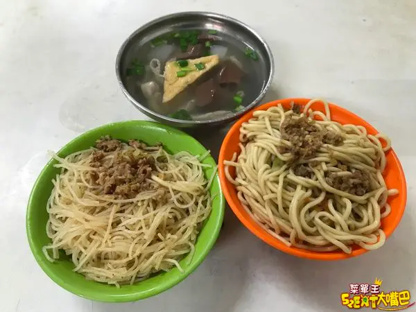 台中豐原美食大腸豬血湯》信義大腸豬血湯菜單價位大公開！在地豐原人最熟悉的老味道～推薦 大腸豬血湯、綜合湯、乾麵。