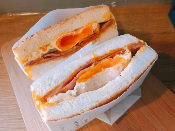 捷運行天宮站✿良粟商號✿近行天宮~ 超人氣 超好食的碳烤土司與蛋餅!