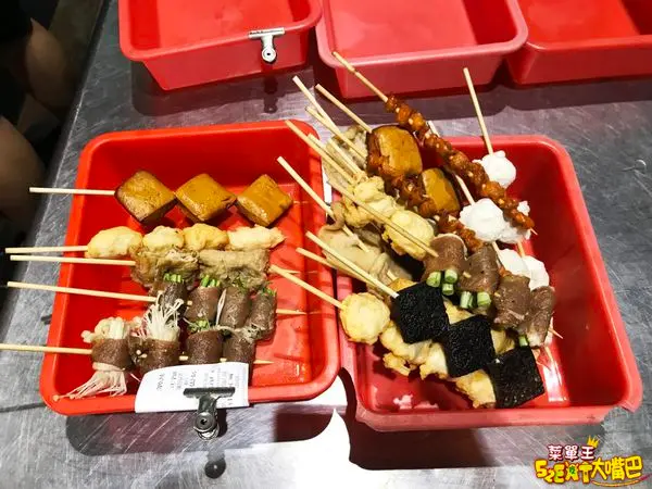 台中南屯美食烤肉串燒》娘烤好菜單價位大公開！美味無極限的超人氣宵夜首選～推薦 金針菇肉串、鱈魚燒、豬撞牆。