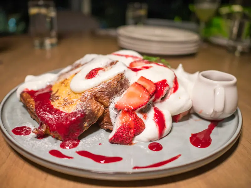 【內湖美食】Lazy Point獨棟三層樓餐酒館，下班放鬆好去處，頂樓露天酒吧推薦！