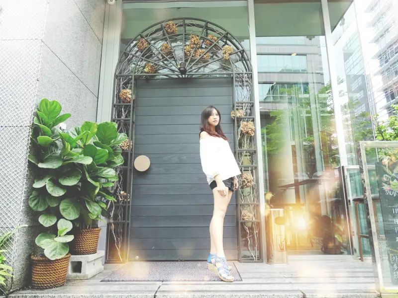 【內湖IG打卡餐廳】LAZY POINT-白天夢幻、夜晚時髦，還有美美戶外露天酒吧(推薦假日供應早午餐)