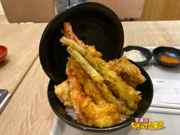 台北101美食街推薦》琥珀天丼菜單價位大公開！台北信義區必吃小吃餐廳美食~推薦琥珀天丼、海老八天丼、野菜天丼。