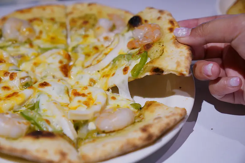 【新店美食】Pooz 噗滋窯烤披薩‧新店市公所美食│手工薄皮披薩│