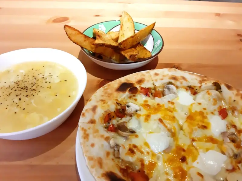 【新北市新店區 / 窯烤披薩 / 新店區公所】 最低169元吃手工窯烤披薩 新店美食 噗滋Pizza