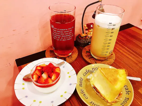 ||吃。台北|| 甜點櫃子 平價好吃的甜點 可愛咖啡館