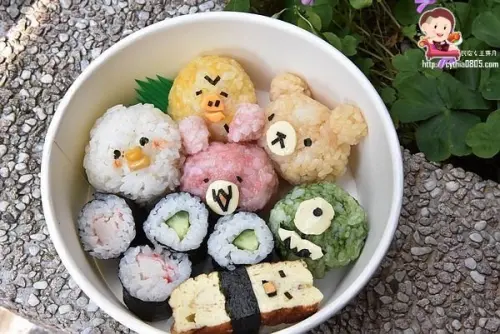不起眼的紙膠帶雜貨店，居然有超可愛的兔兔P助壽司，也有龍貓壽司，一起來野餐吧!!!