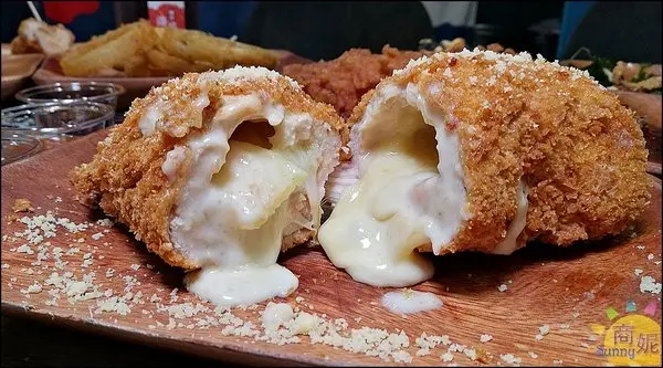 台中獨家蘋果手雞。獨門醃料與外裹粉乾淨新鮮一吃成主顧              