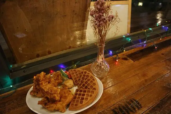 。新竹食記。LALA Kitchen 新美式餐廳-交大店。交大不只小木屋，還有LALA Kitchen