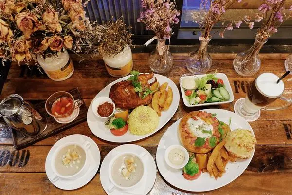 新竹・東區｜LALA Kitchen 交大店・有爵士音樂有景色有氛圍的復古風新美式餐廳，來自美國南方的美式料理・文末附菜單