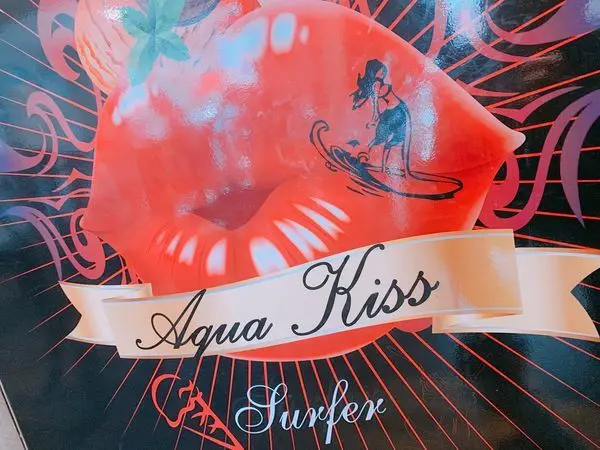 【台北美食】大安區◎Aqua Kiss水吻，kiss炸雞配上雙層酥脆比薩，在來個經典花生冰沙，美好的一天。