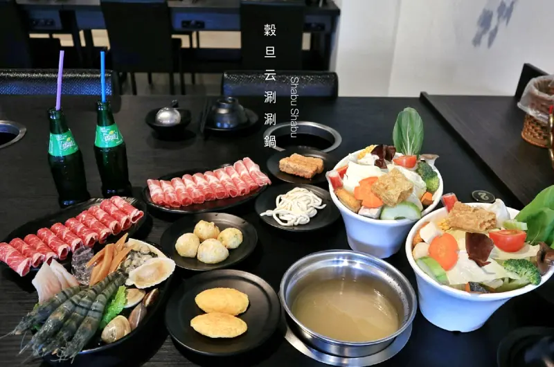 台北南港| 穀旦云涮涮鍋，看似平凡確有著不平凡的美味，尚青的海鮮、新鮮菜盤、來自日本火鍋料 /平價小火鍋/昆陽站 ▲女子的休假計劃▼