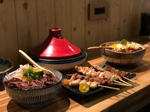 【台中。西區】鳥忠とりちゅう串燒居酒屋。鄰近勤美綠園道，不可錯過的深夜食堂