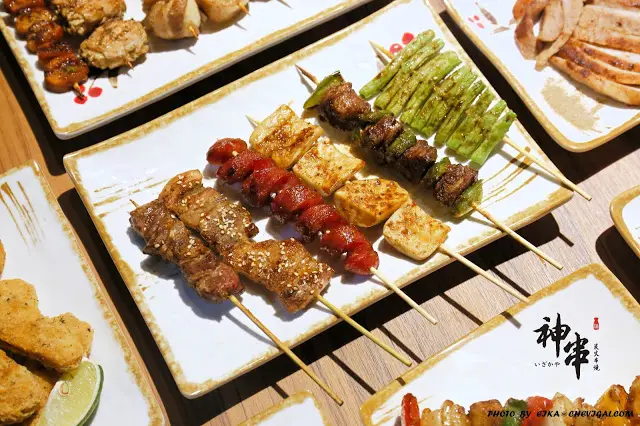 台中平價串燒推薦，神串串燒獨門醬汁一吃就上癮！上百種串燒啾西又涮嘴！