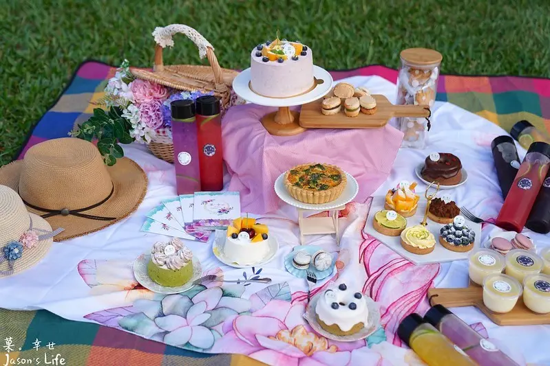 【台中南區│美食】菓‧幸ㄝ。CP值高，浮誇野餐組合好吃又好拍，精選店家人氣甜點及飲品，一套組合直接野餐很方便