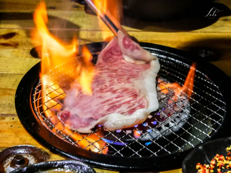 【台北燒烤推薦】海陸雙享受 💖鳩。手足💖日本A5和牛、現殺海鮮、手做甜點，我實在找不到這家店的缺點在哪啊!!! /林森北路/中山區