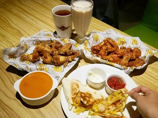 狂野雞翅美式餐廳 -台北中正區美式料理  主打各風味雞翅  共14種口味  起司控決不能錯過千絲無極限的墨西哥大餅