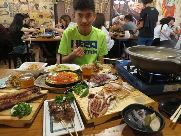 嘉義美食推薦【福芳酒食】有著日式風格的台式熱炒.炸物.碳烤.串燒等美味，是家庭聚餐.三五好友相聚ㄟ好所在~