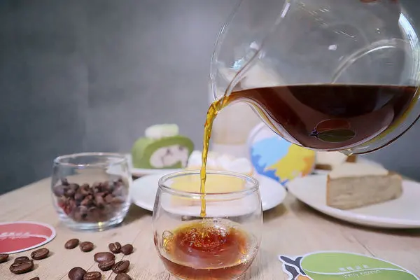 【食記x台中】櫻桃計畫。CherryEspresso。銅板價。不限時。咖啡廳。逢甲。手沖。