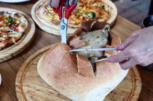 【高雄‧食記】奇山石窯 -- 預約才吃得到的窯烤麵包雞!