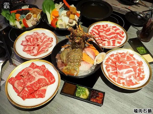 嗑肉石鍋昌平店，台中北屯宵夜時間大口嗑肉，肉品水準不輸給燒肉店~        
      