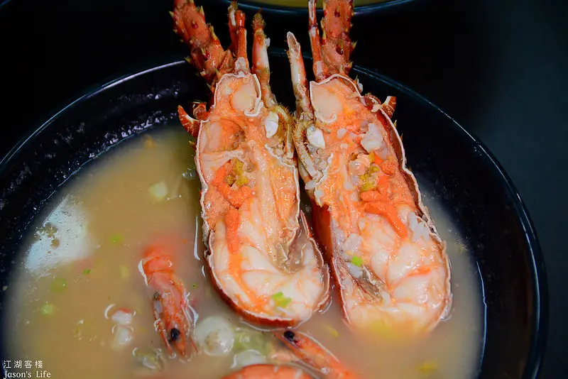 【台中豐原│美食】霸氣痛風粥，全隻龍蝦、三點蟹、帝王蟹、鮑魚通通來，湯頭超鮮甜。江湖客棧螃蟹海鮮粥